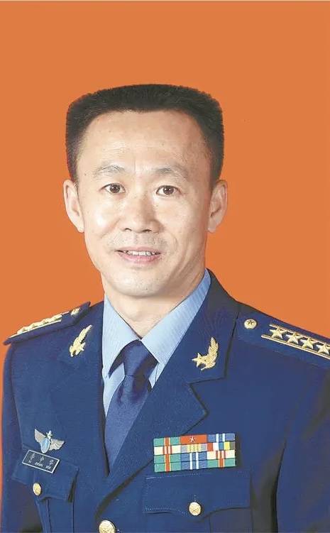 李中华（英雄试飞员、中国人民解放军空军指挥学院训练部原副部长）