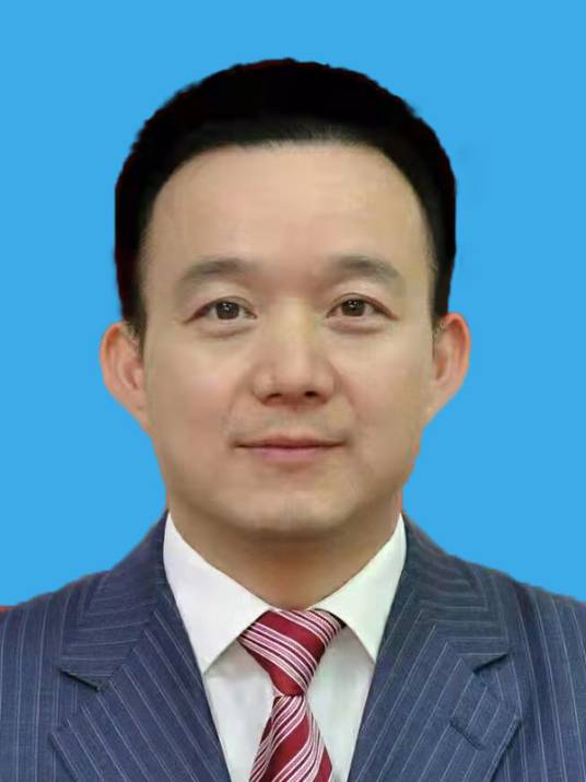 何朝晖（湖南湘江新区（长沙高新区）党工委副书记、管委会主任，岳麓区委副书记、区长）