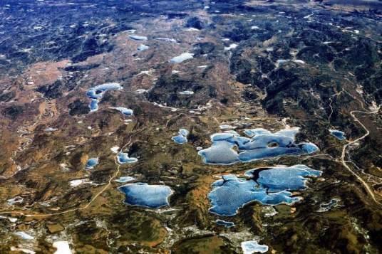 海子山（四川省甘孜藏族自治州境内山脉）