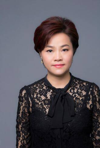 黄秀虹（鹏润控股集团董事长、国美电器董事长、中国企业联合会副会长）