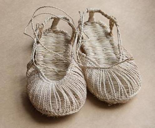 草鞋(草编的鞋子)