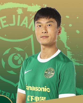 龙威（中国足球运动员）