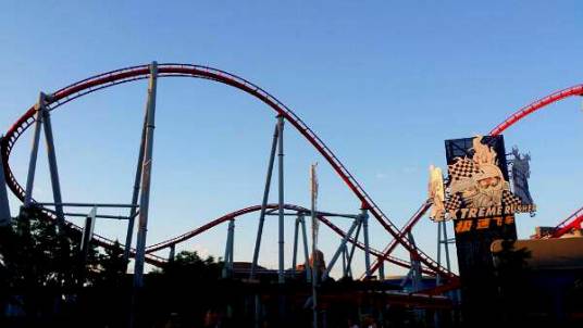 极速飞车（机动游乐设施）