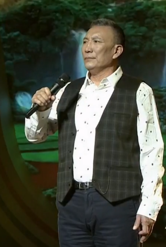 贾文田（贾玲的父亲）