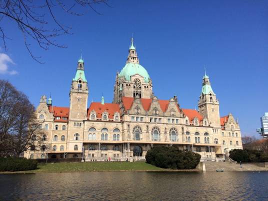 市政厅（城市管理机构办公和市民活动公共建筑）