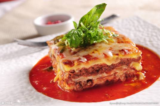 千层面(番茄酱、面粉等烤制成的面饼)