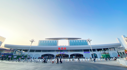 昆明站（中国云南省昆明市境内铁路车站）