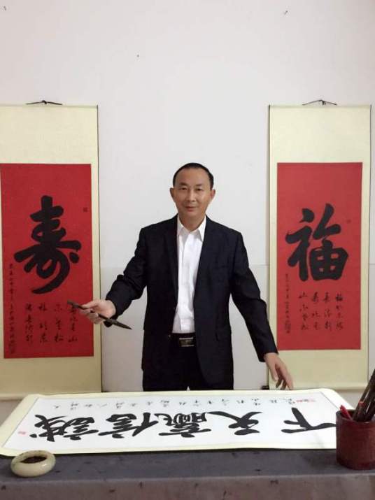 赖晓明(中国华厦万里行书画协会一级书画师)