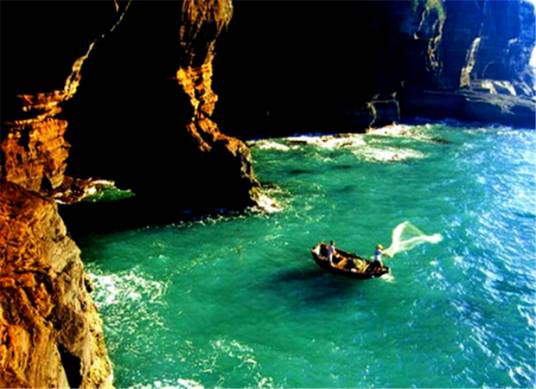 坝美村（云南省文山州广南县坝美镇下辖村）