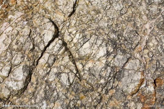 裂隙（岩体中的破裂面或裂纹）