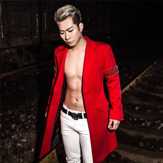 华文（华语男歌手）