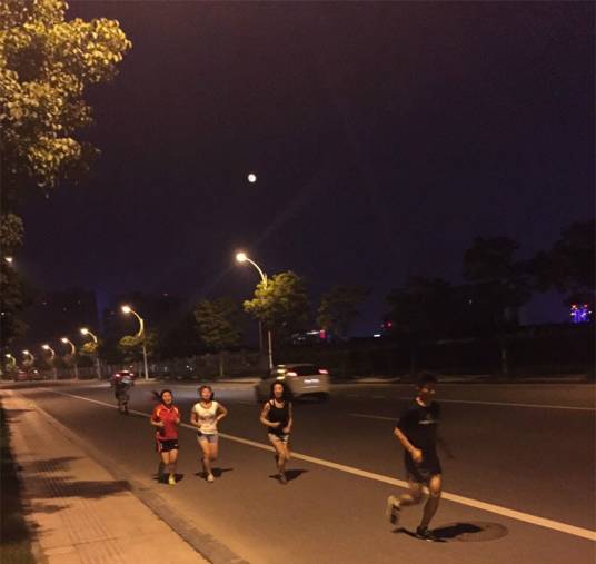 夜跑（晚间跑步）