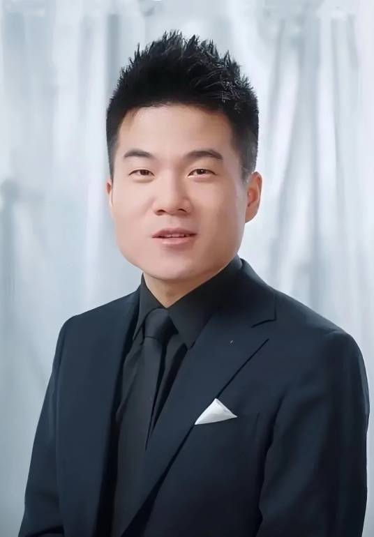 董宇辉（与辉同行（北京）科技有限公司法定代表人，新东方教育科技集团董事长原文化助理）