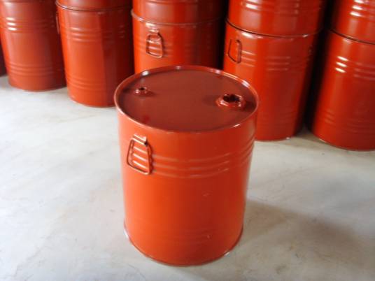 铁桶（铁制的桶型容器）