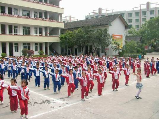 初升的太阳（第二套全国小学生广播体操之一）