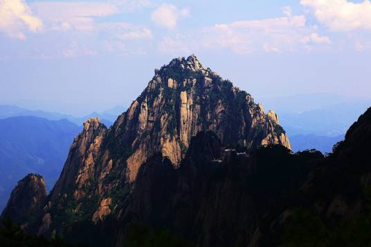 天都峰(黄山第三主峰)