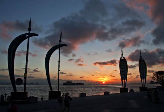 滨江公园（江苏省南通市大型综合性开放式公园）