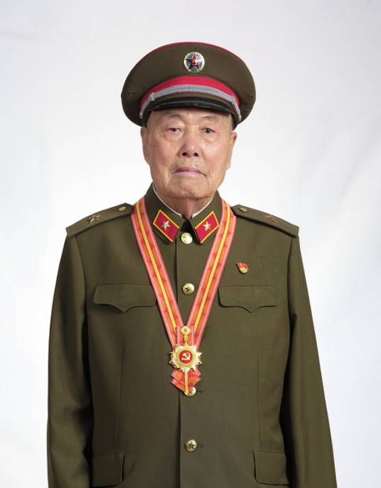 王占山(战斗英雄、“七一勋章”获得者、河南省安阳军分区原副师职顾问)