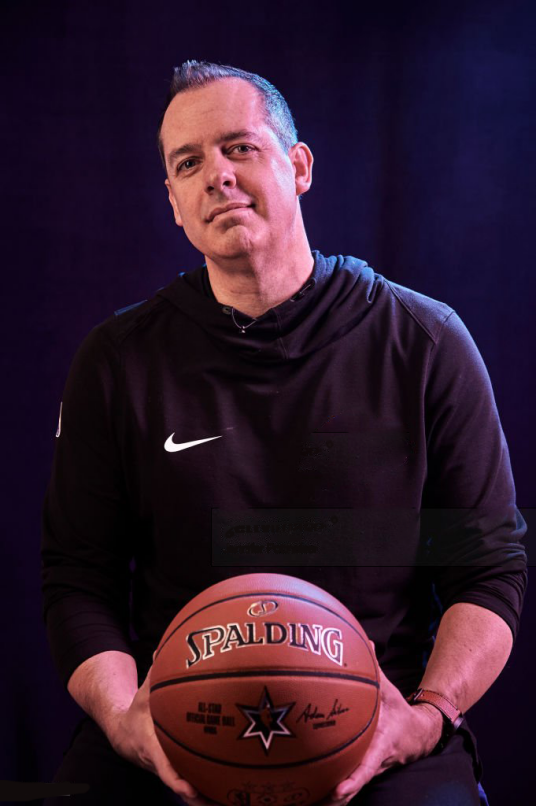 弗兰克·沃格尔（1973年6月出生的美国篮球教练员）