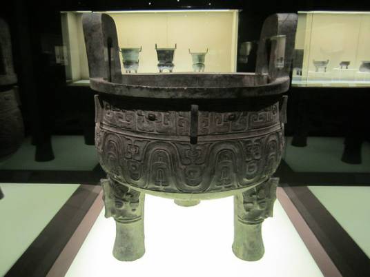 铜鼎（商周时期重要的礼器）