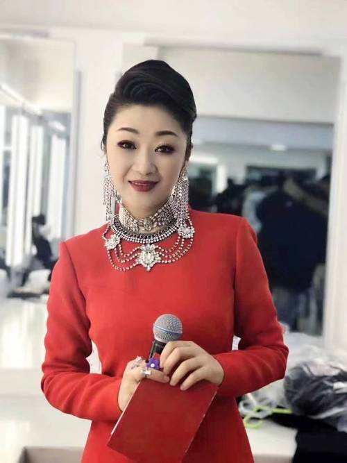 郭月（中国内地女演员、主持人，中国广播艺术团国家一级演员）