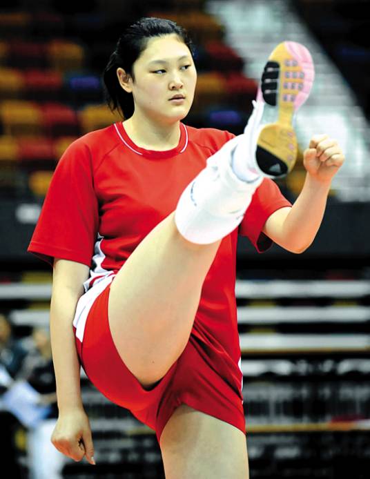 王一梅（辽宁华君女排的法人、董事和总经理）