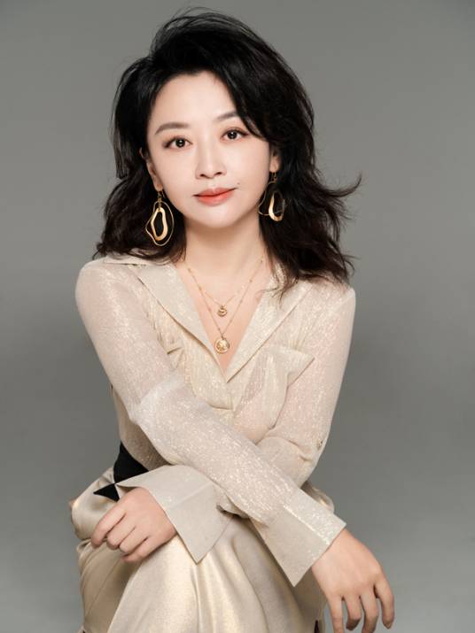 小曾（中央广播电视总台演播人、制作人、主持人）