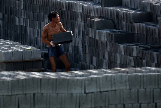 搬运工（搬运货物的工作）