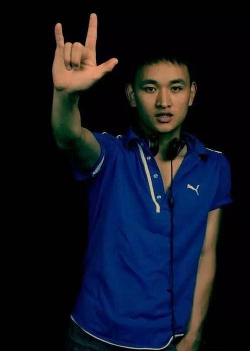 张卫（中国内地男歌手）