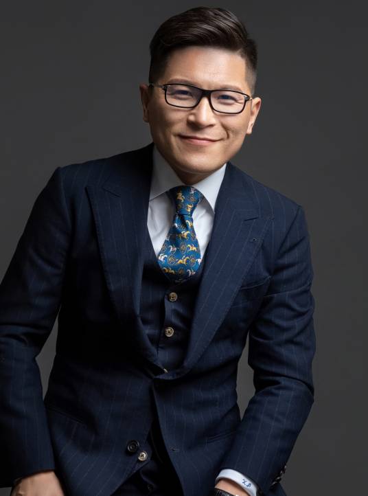 徐鹏（作家、高考作文满分得主、全国优秀慈善人物、重庆市特殊人才）