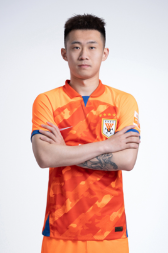 李海龙（1996年8月出生的中国足球运动员）