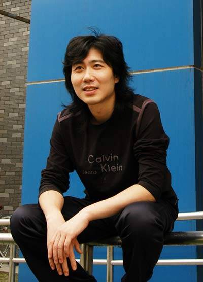 王宝（正午阳光乐队主唱）