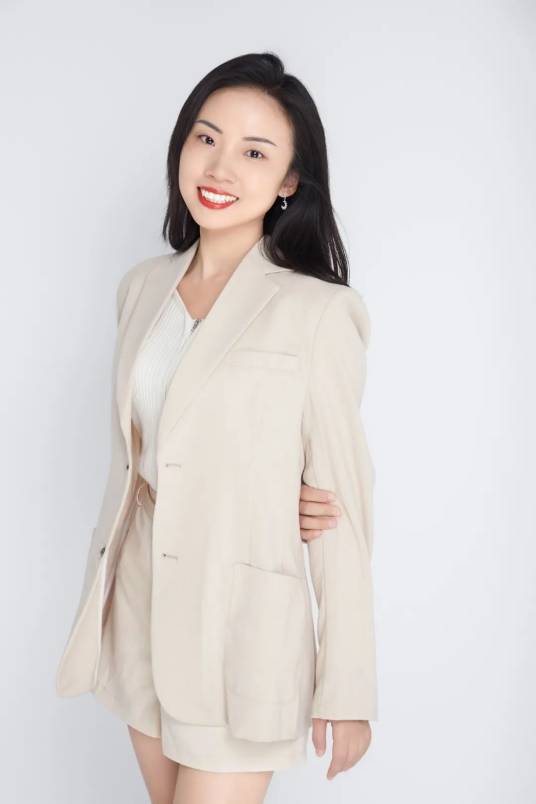 方璐（清华大学电子工程系长聘副教授、博士生导师，2021达摩院青橙奖获得者）