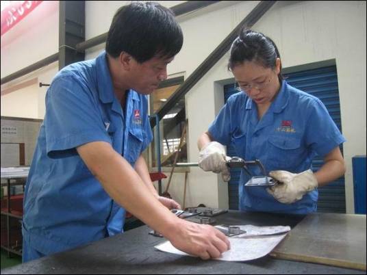 质检员（携带质检员资格证书上岗的人员）