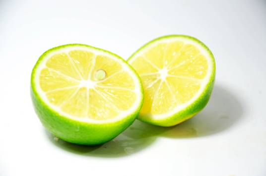 青柠（芸香科柑橘属植物）