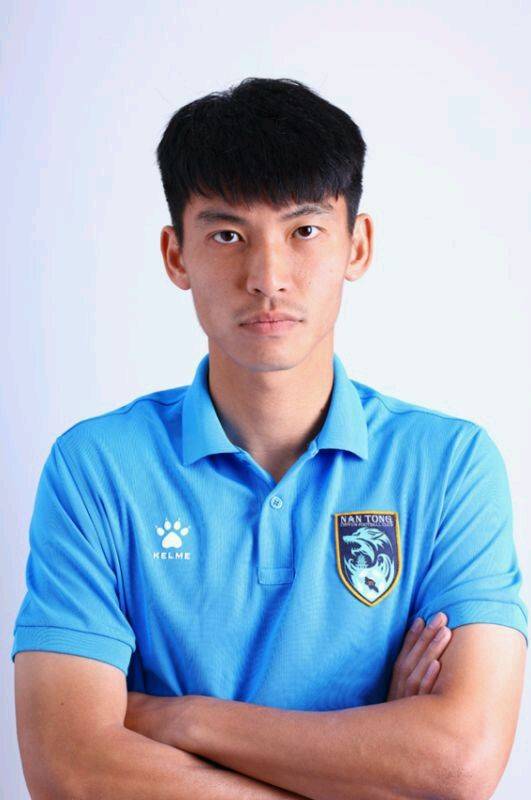 王斯（中国职业足球运动员）