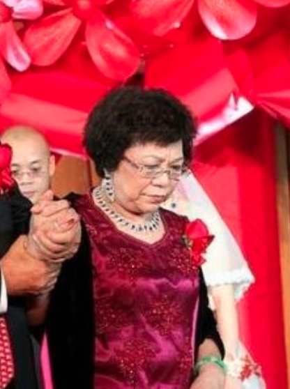 陈凤英（曹德旺妻子）