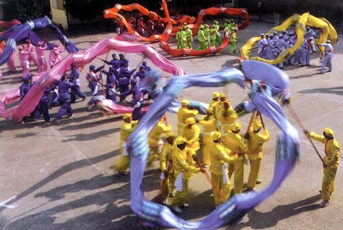 滚地龙（传统民俗表演艺术）