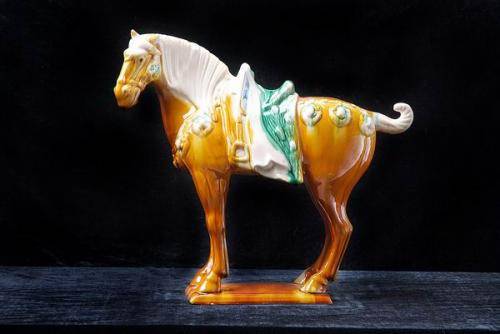 唐三彩（中国唐代低温彩色铅釉陶）