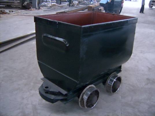 矿车（输送煤和废石等物料的铁路车辆）