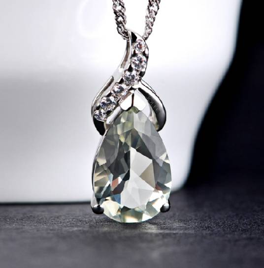 挂件(和绳链配合使用的物品)