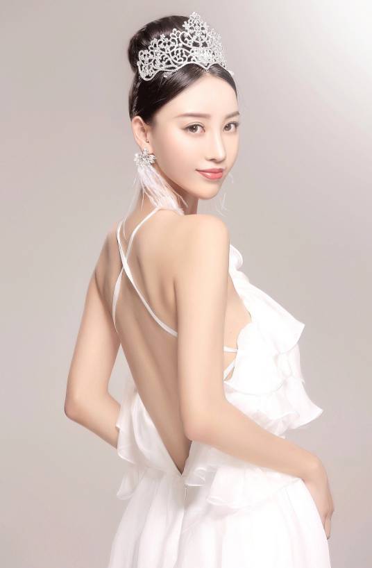 张露（中国内地时装模特、平面模特、车模）