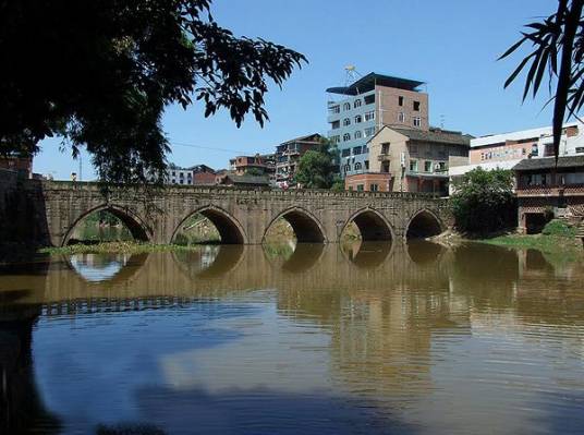 龙潭镇(河南省南阳市唐河县下辖镇)