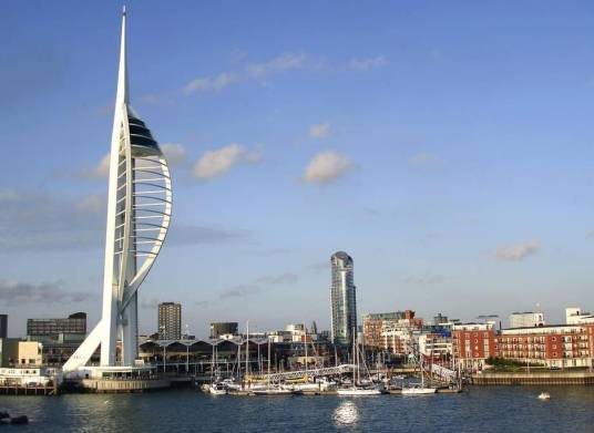 朴次茅斯（英国城市名）