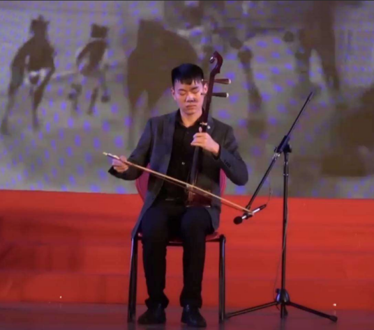 李志伟(汉剧艺术传承保护中心首席二胡)