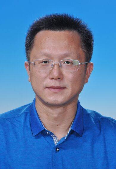 熊峰(咸宁市生态环境局党组书记、局长)