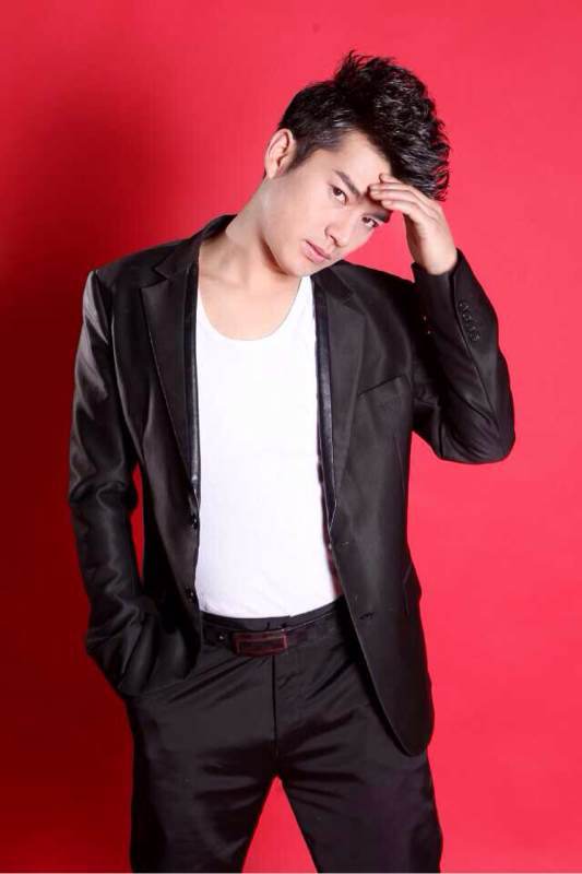 小闪电(户外主播)