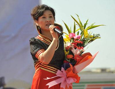 龙梅(郭尔罗斯蒙古族民歌曲目)