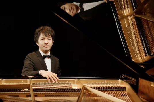 钱程(武汉音乐学院钢琴系副教授)