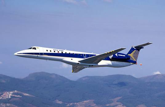 ERJ-140客机